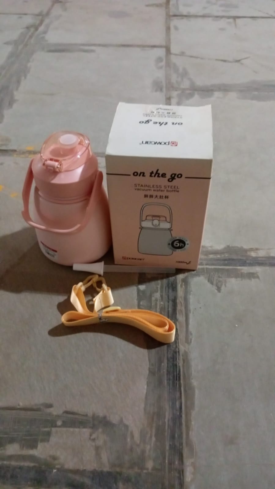 Stainless Steel Mug / Bottle Vacuum Insulated Cup with Handle & Strap (1000 ML) Stainless Steel Mug / Bottle Vacuum Insulated Cup with Handle & Strap (1000 ML)